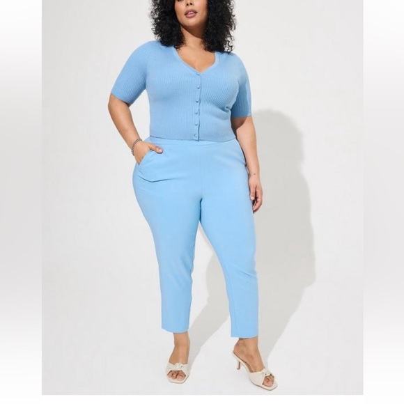 Torrid Pull-On Relaxed Taper Studio Refined Crepe High-Rise Pant - Picture 3 of 3